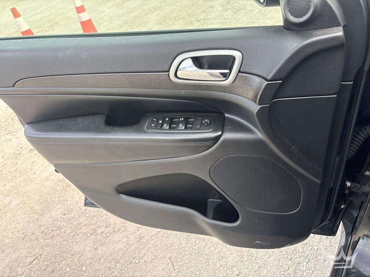 2017-jeep-grand-cherokee-image-10