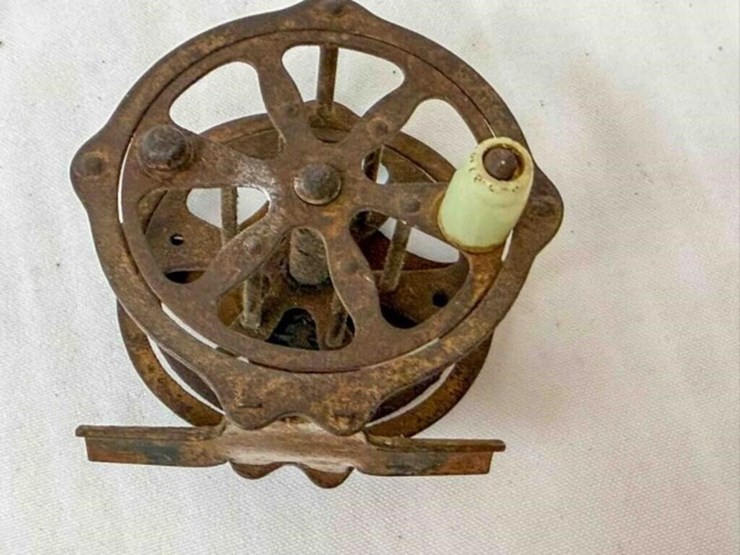 2-vintage-fly-cast-reels-image-8