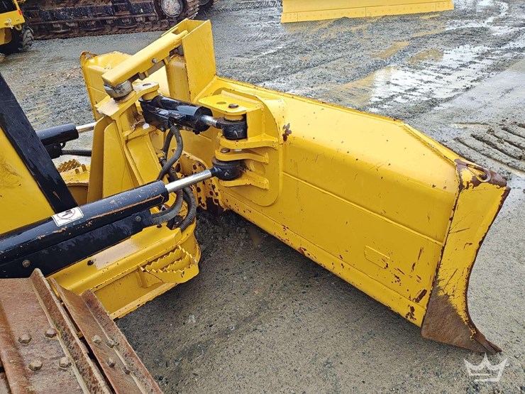 2020-caterpillar-d1-image-12