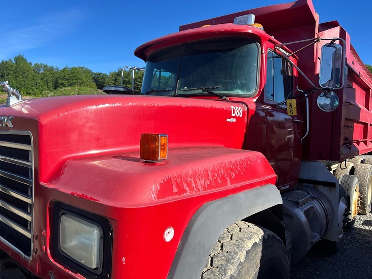 2001-mack-rd688s-image-12