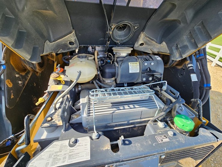 john-deere-335-image-22