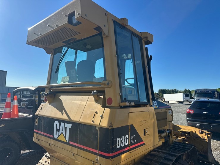 2004-caterpillar-d3g-xl-image-11