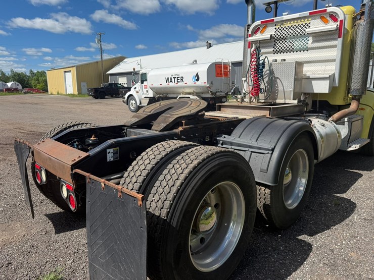 #1362-•-2010-peterbilt-day-cab-truck-tractor-image-64