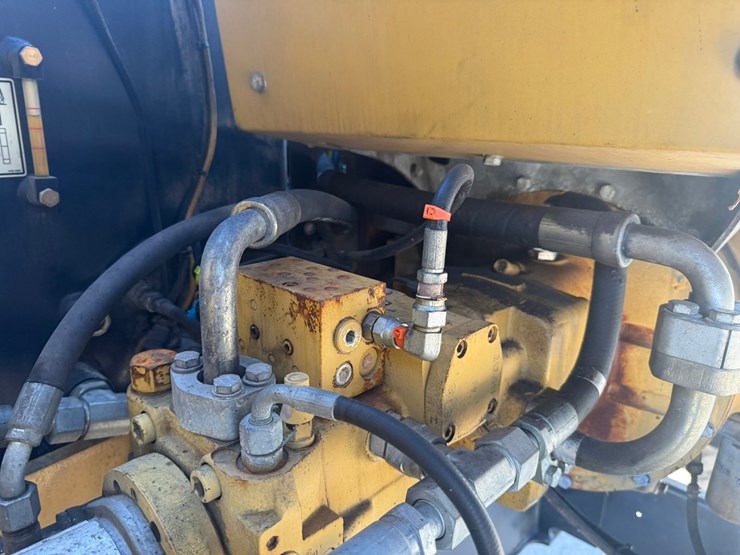 #1298-•-caterpillar-m318d-material-handler-image-33