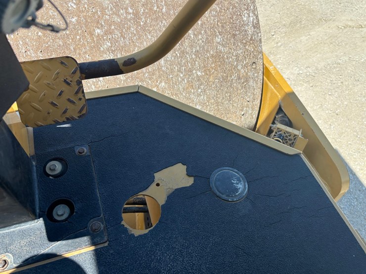 caterpillar-cs-563e-image-45
