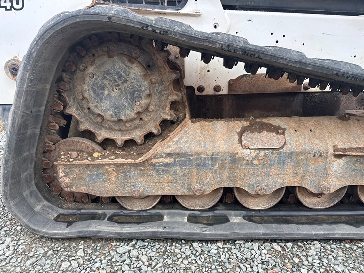 2020-bobcat-t740-image-55