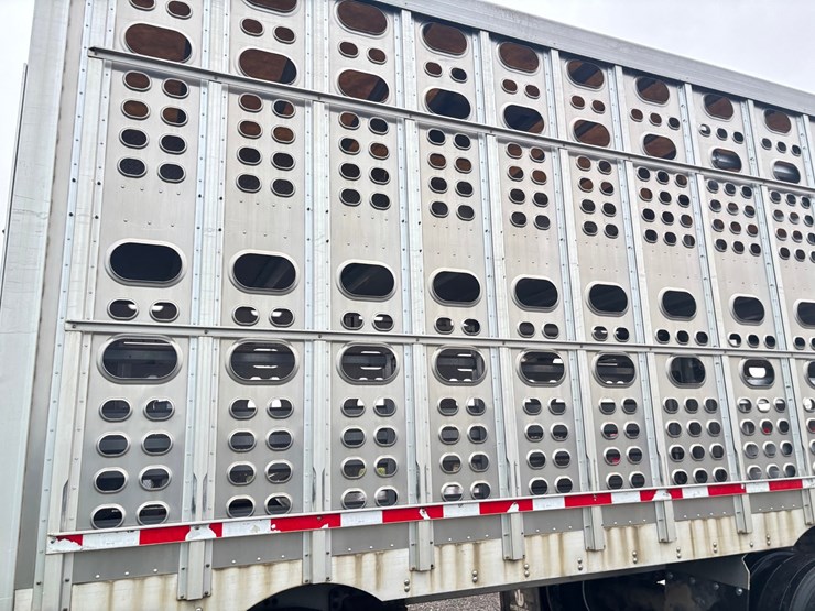 2017-eby-livestock-trailer-image-15