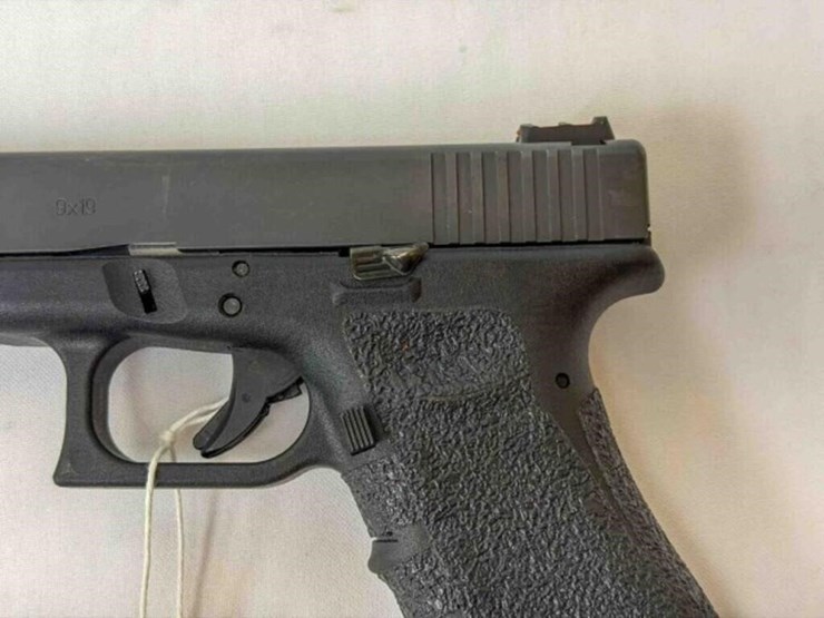 glock-pistol-image-11