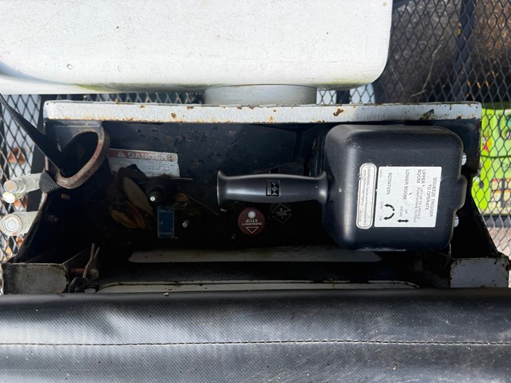 2010-ford-f750-image-21