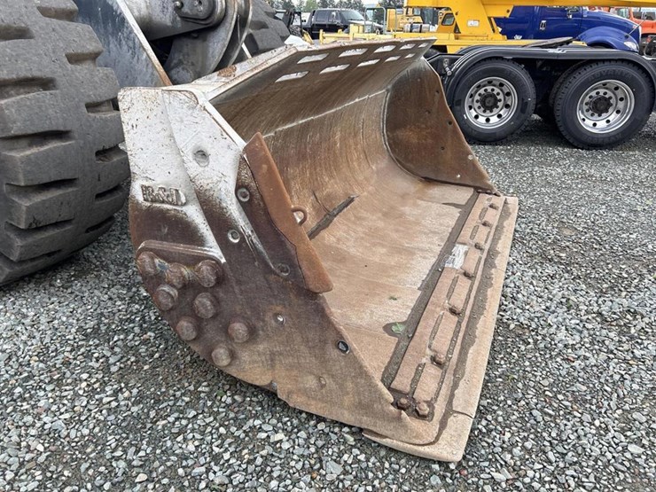 2014-deere-824k-image-10