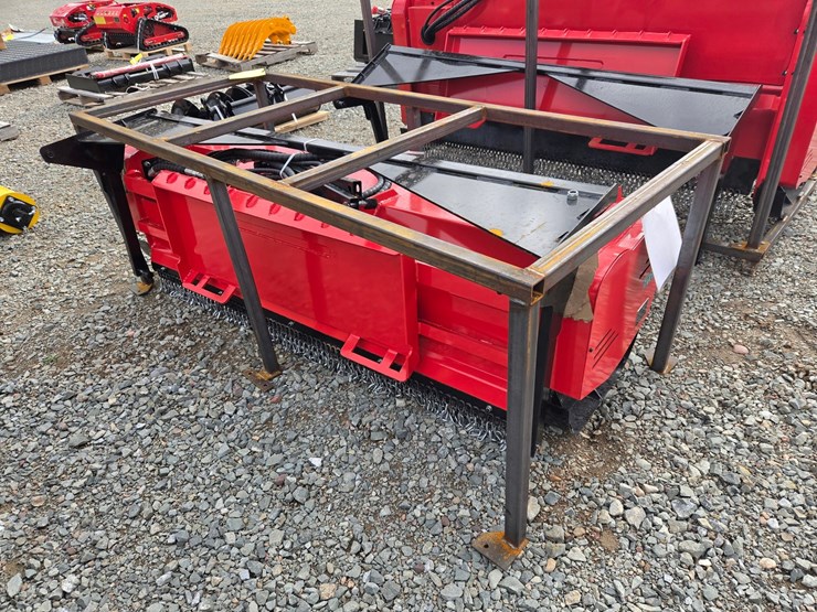 #6140-•-approx.-72"-unused-future-ft-72-skid-steer-mulcher-attachment-image-3