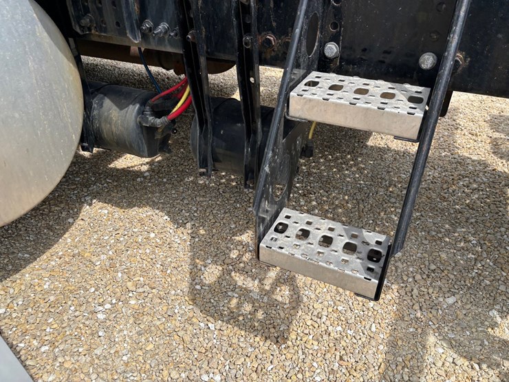 2020-western-star-5700xe-image-99