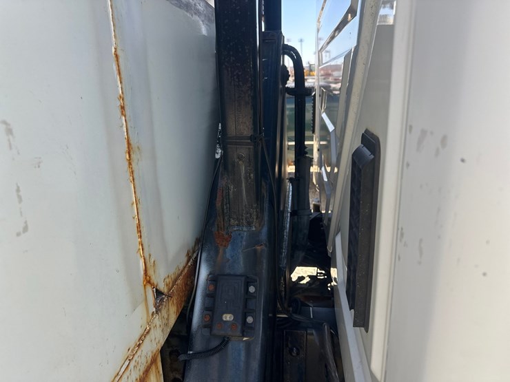 2009-international-durastar-4300-image-37