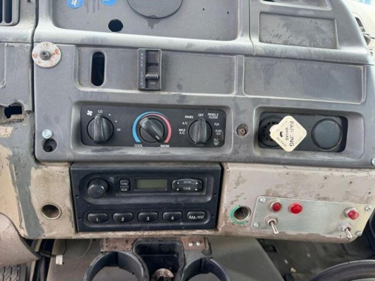 2003-sterling-lt7500-image-17