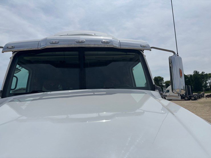 2020-western-star-5700xe-image-23