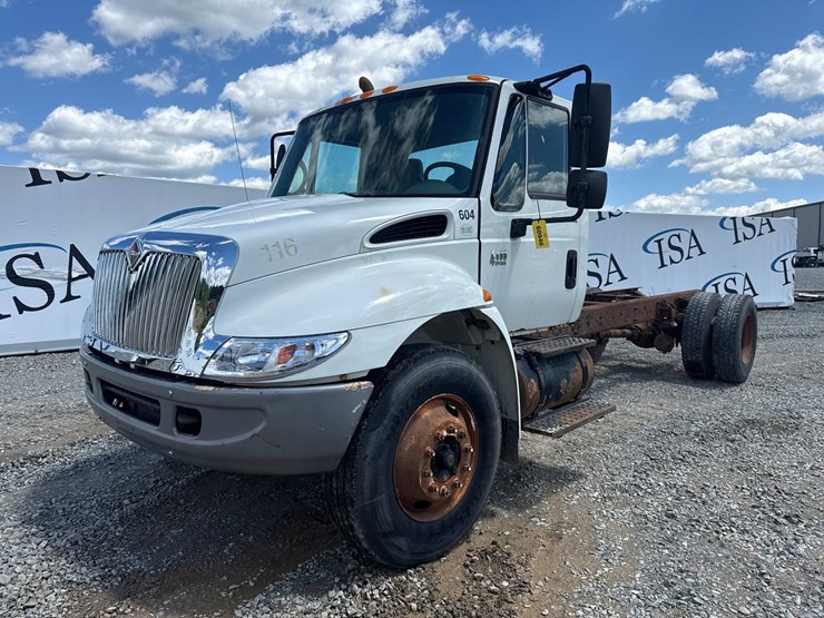 international-4400-image-1