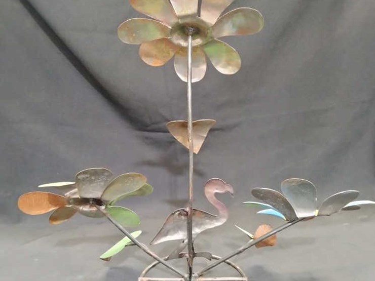 #26-•-metal-yard-art---flamingo-w/-flowers-image-4