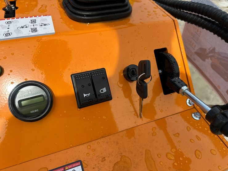 #5041-•-arteer-qb-480-mini-skid-steer-image-19