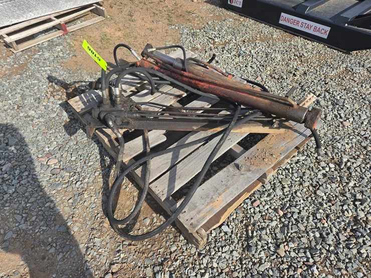 #6186-•-(2)-hydraulic-cylinders,-hydraulic-valve-assembly-w/-hoses-image-4