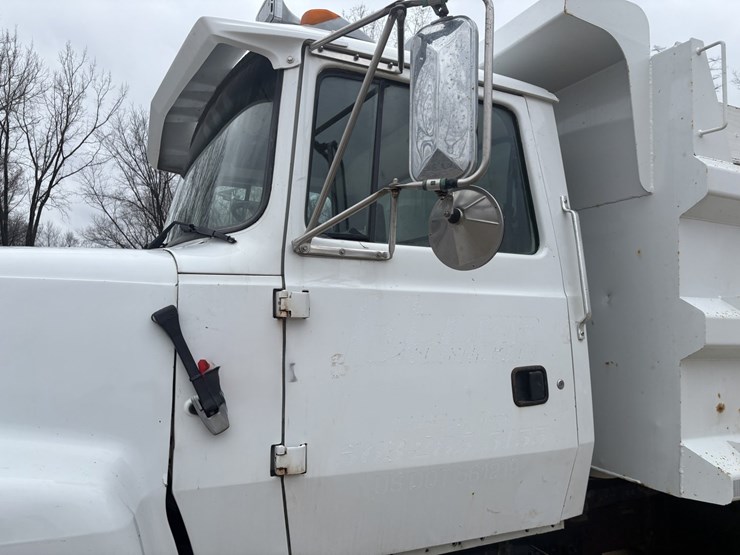 1997-ford-lt8000-image-9