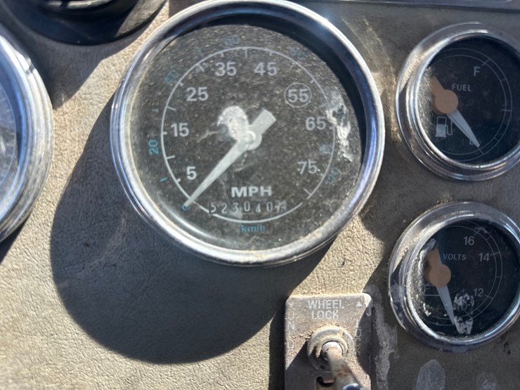 1991-ford-l9000-image-32