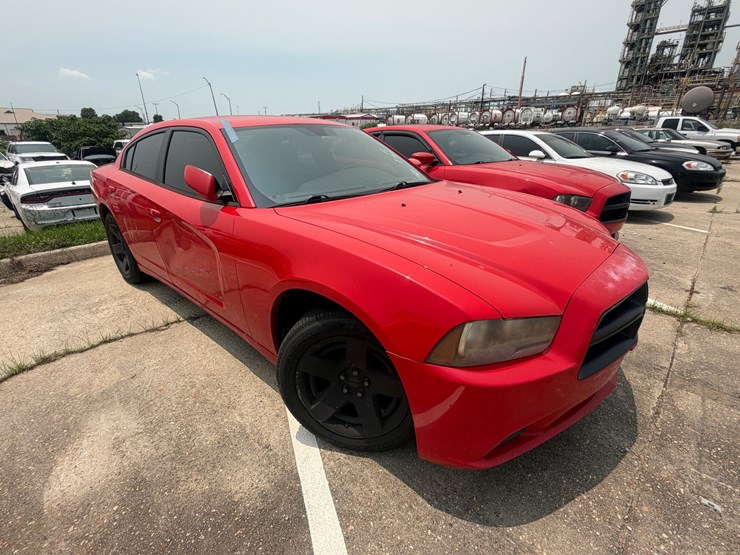 #82-•-2014-dodge-charger-image-2