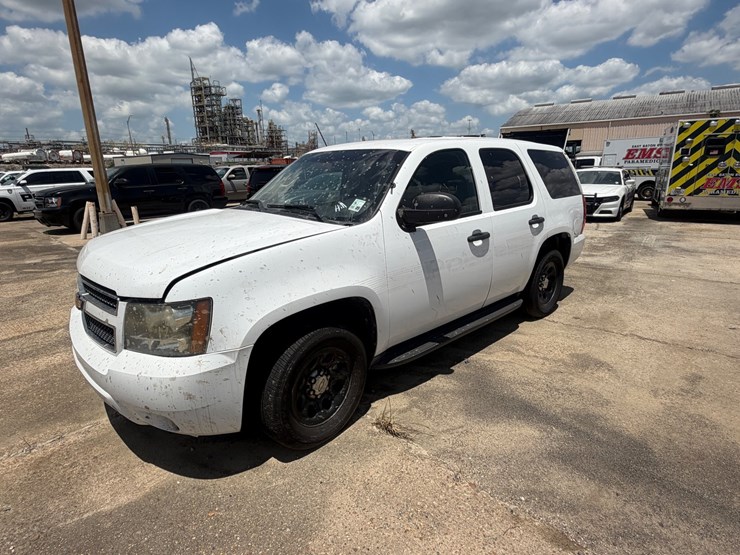 2011-chevrolet-tahoe-image-1