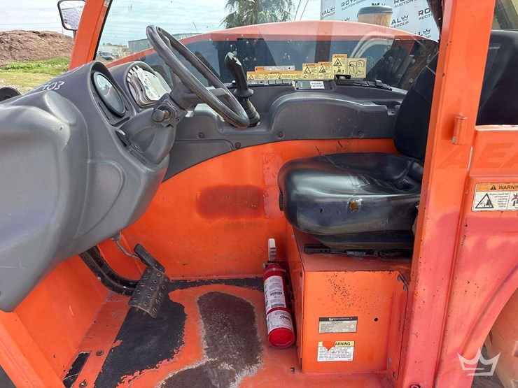 2017-jlg-g5-18a-image-14