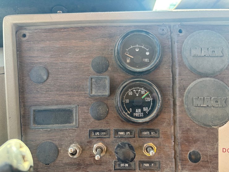 #2174-•-1984-mack-dm660-tandem-axle-dump-truck-image-41
