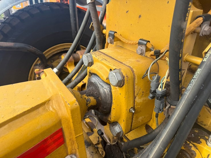 caterpillar-160m-image-66