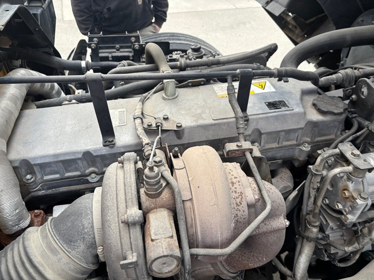2005-gmc-t7500-image-97
