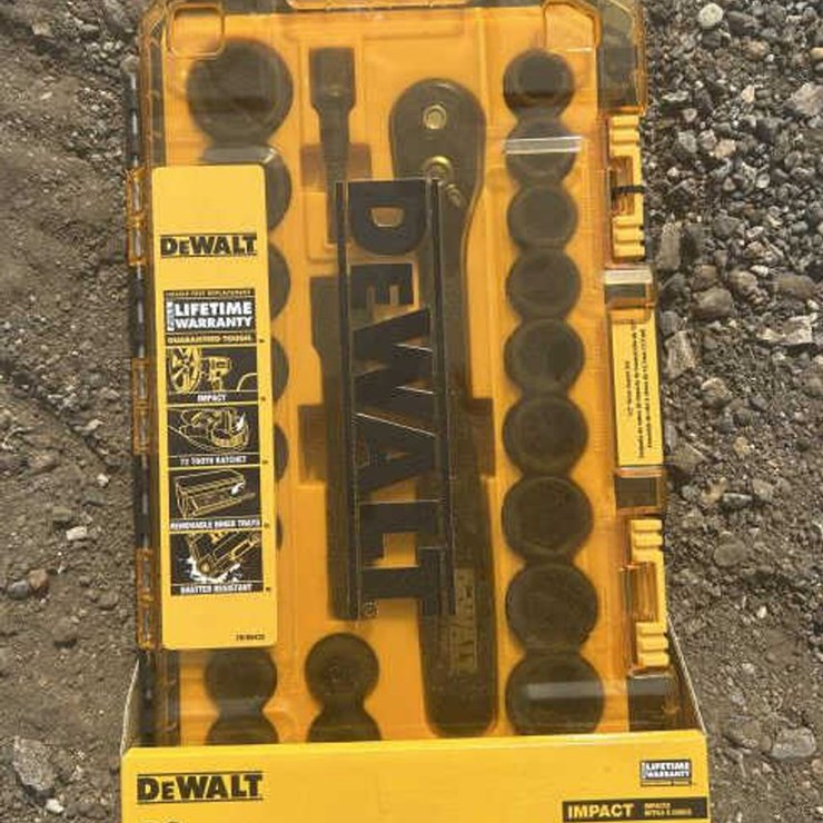 #106 • DeWalt 23-Pc 1/2" Drive Impact Set