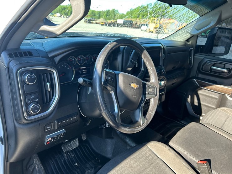 2020-chevrolet-3500-image-49