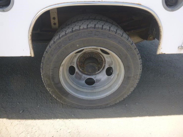 2002-chevrolet-3500-image-18