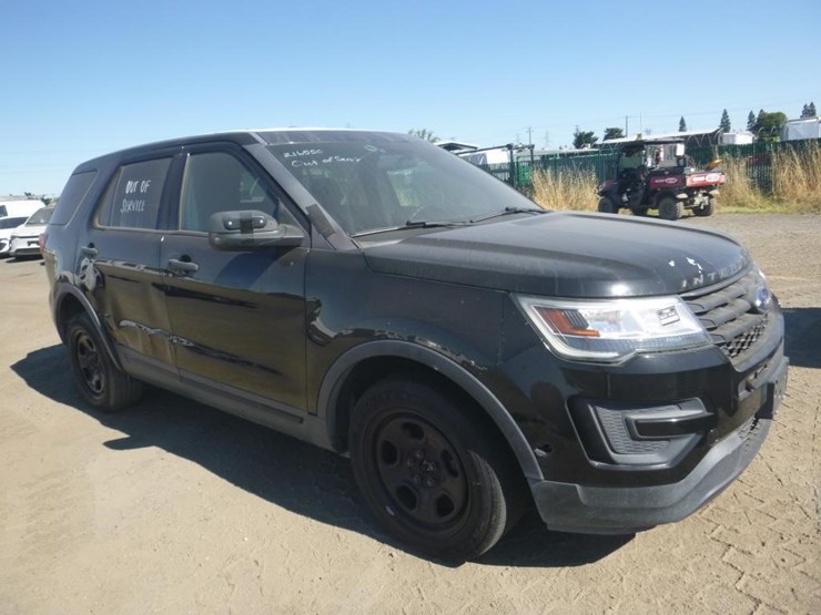 2016-ford-explorer-image-2