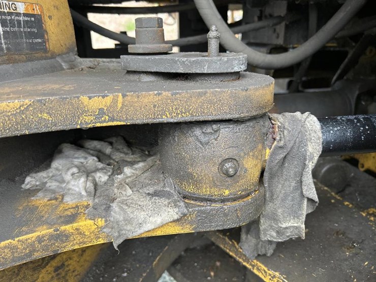 2014-deere-824k-image-36