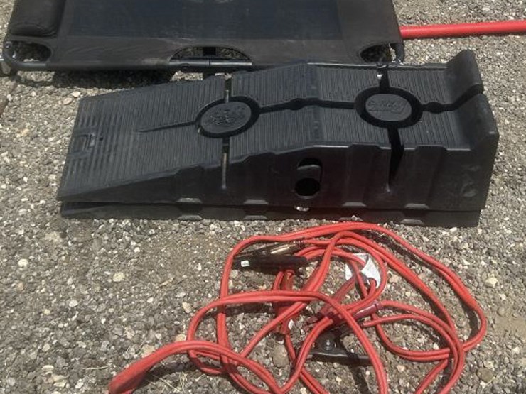 #220-•-vehicle-ramps,-jumper-cables,-folding-mesh-creeper-image-3
