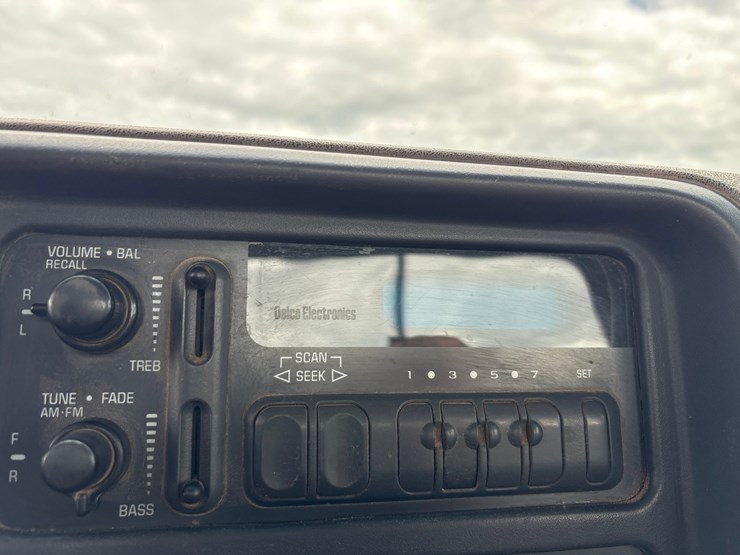 1999-chevrolet-2500-image-23