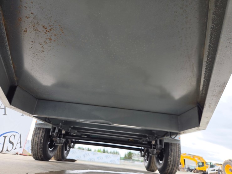 #60917-•-x-star-trailers-approx.-990-gallon-trailer-image-24
