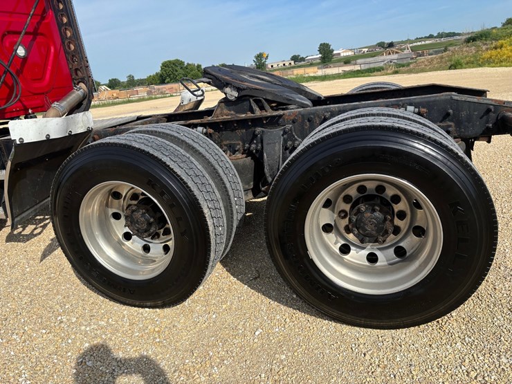 2017-freightliner-cascadia-125-image-101