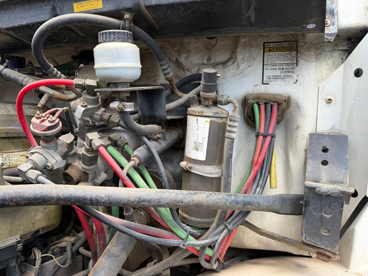 #1361-•-1995-freightliner-fuel-truck-image-13
