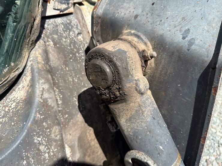 2015-deere-320e-image-14
