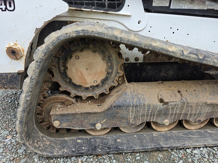 2020-bobcat-t740-image-44
