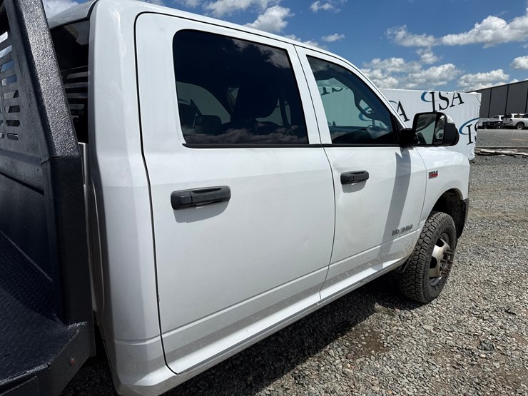2019-dodge-3500-image-28