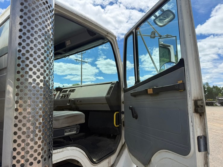 #1361-•-1995-freightliner-fuel-truck-image-48