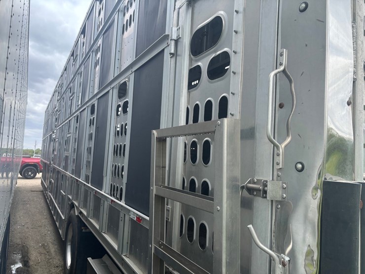 #2150-•-2017-barrett-53'-cattle-semi-trailer-image-22