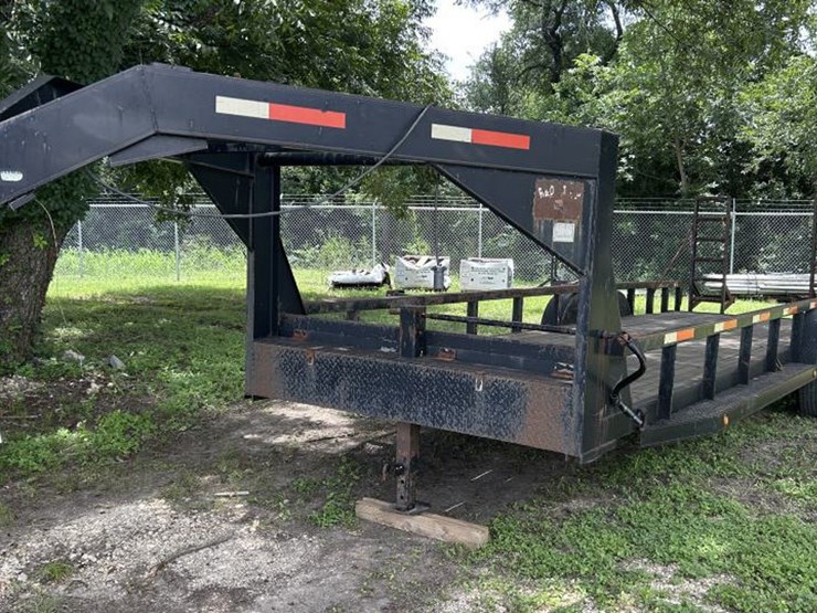 #36-•-2006-24'-r&d-flatbed-gooseneck-w/-5'-ramps-image-3