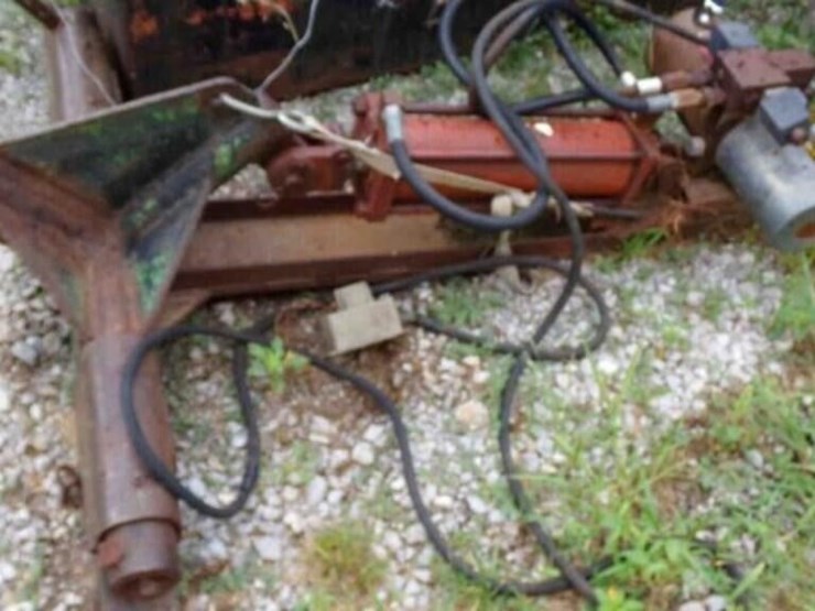pickup-bale-spike,-electric-over-hyd-image-1