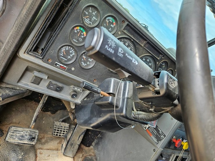 1993-mack-ch613-image-28