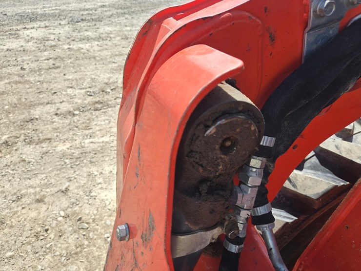 kubota-ssv75-image-14